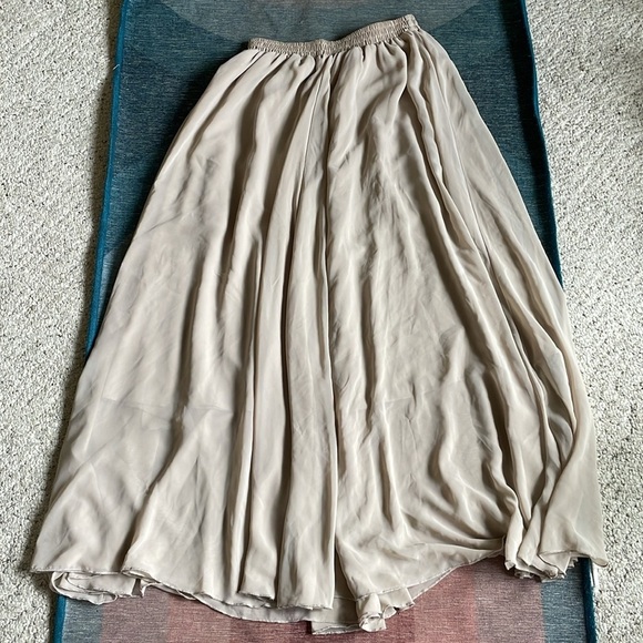 Elegant Beige Sheer Flowing Ballerina Maxi Skirt - Picture 6 of 13